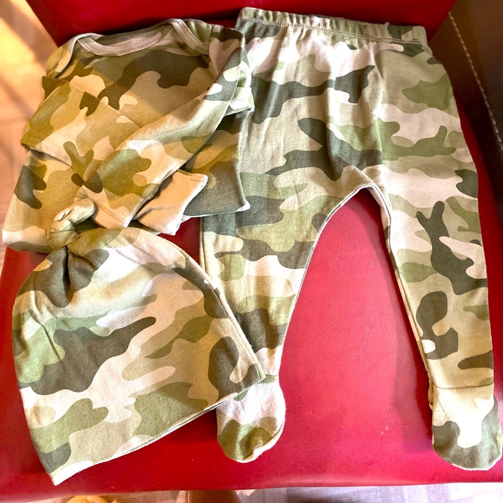 3 piece camouflage Old Navy infant set